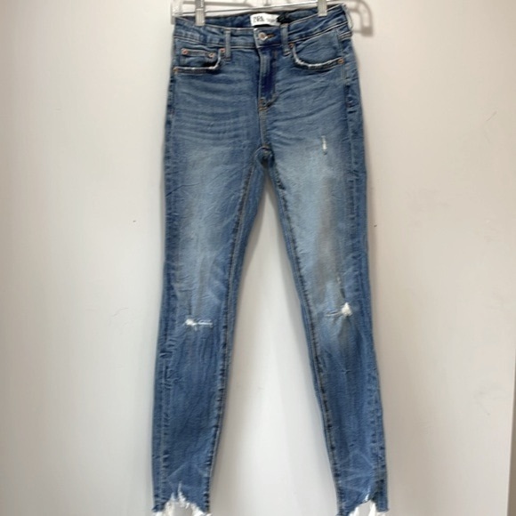Zara distressed frayed hem jeans size 2 - Picture 2 of 7